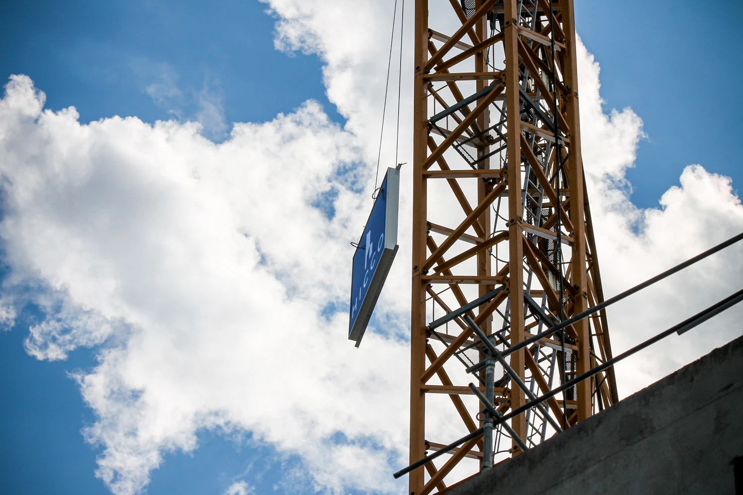 Intervention de cordistes MS Access pour grue habillée, chantier remarqué chez LIGHTAIR à Bordeaux (bâtiment) – 3